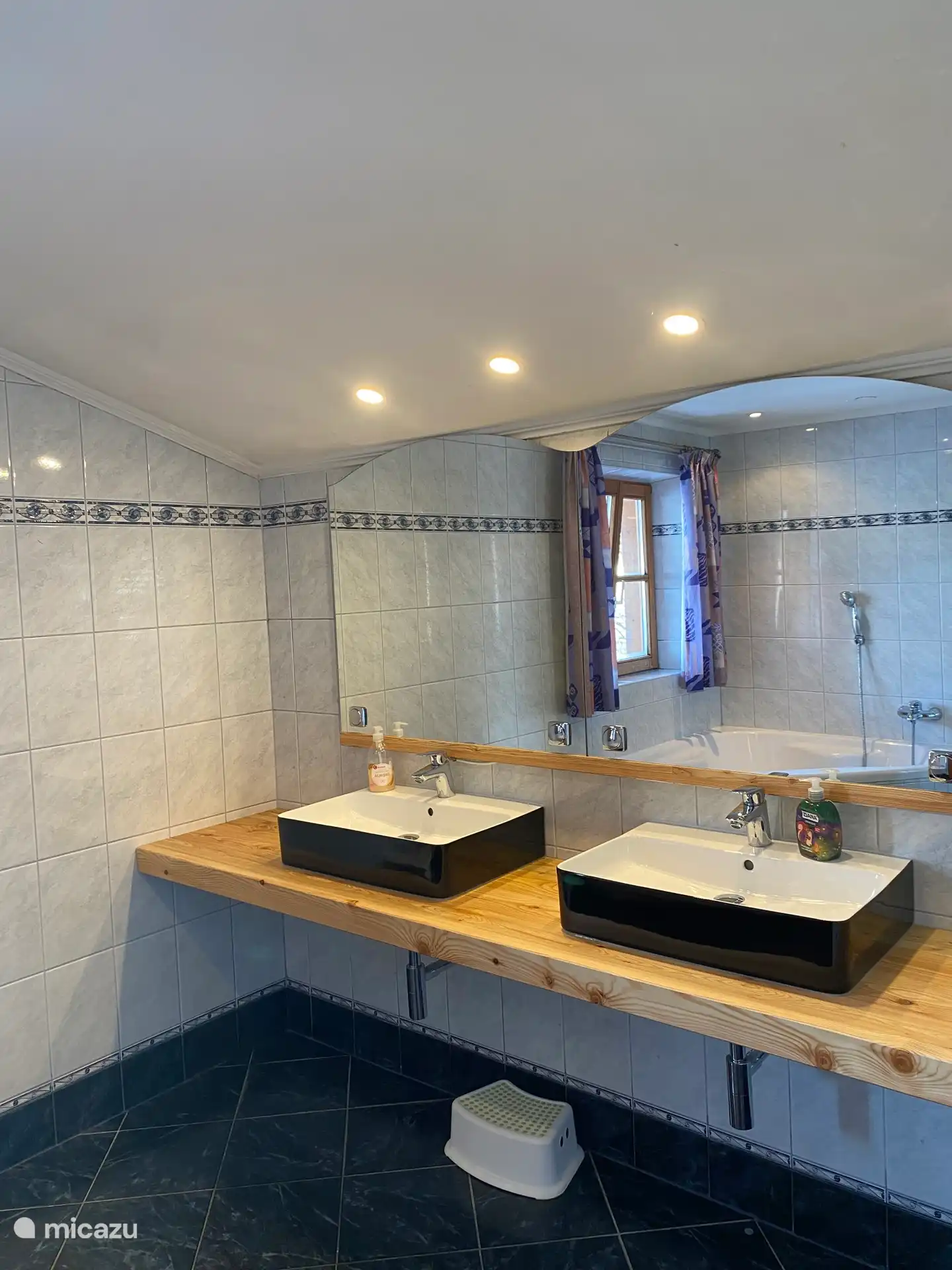 Das Badezimmer im ersten Stock.