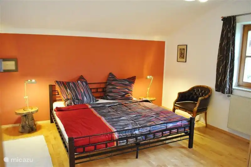 Schlafzimmer 3
Bett 1,80x 2,00 Meter