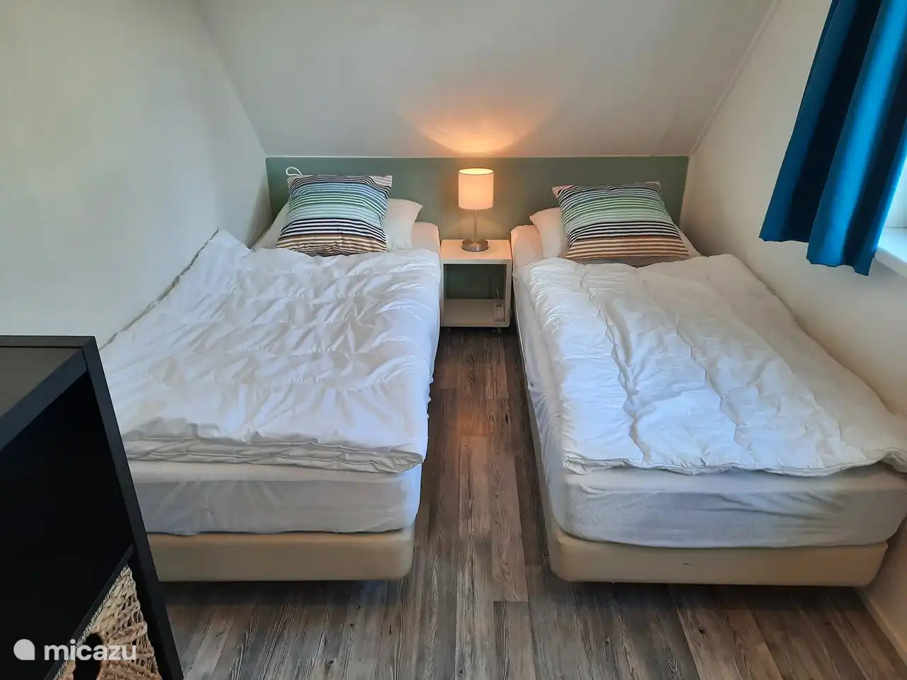 Es gibt 4 2p. Zimmer mit Boxspringbetten. 2 Zimmer mit 2 Einzelbetten und 2 Zimmer mit 2 Betten nebeneinander.