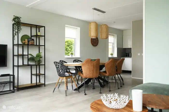 2023
Nach der Renovierung ist das Wohnzimmer schön und geräumig für 8 Personen.