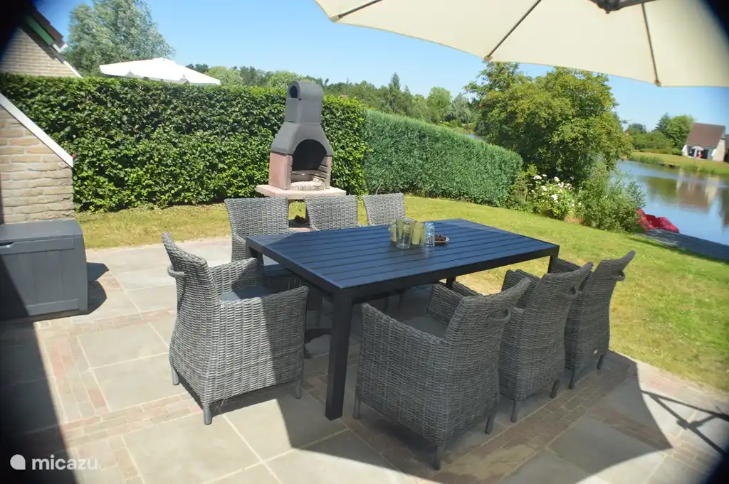 Ein fester Terrassenkamin für die kühleren Abende ........