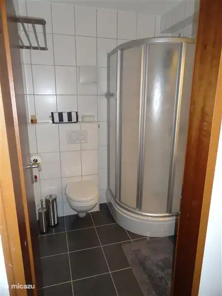 We have chosen a large shower of high quality material.