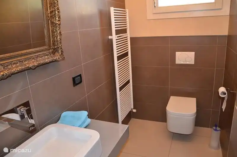 Die Toilette im Erdgeschoss.