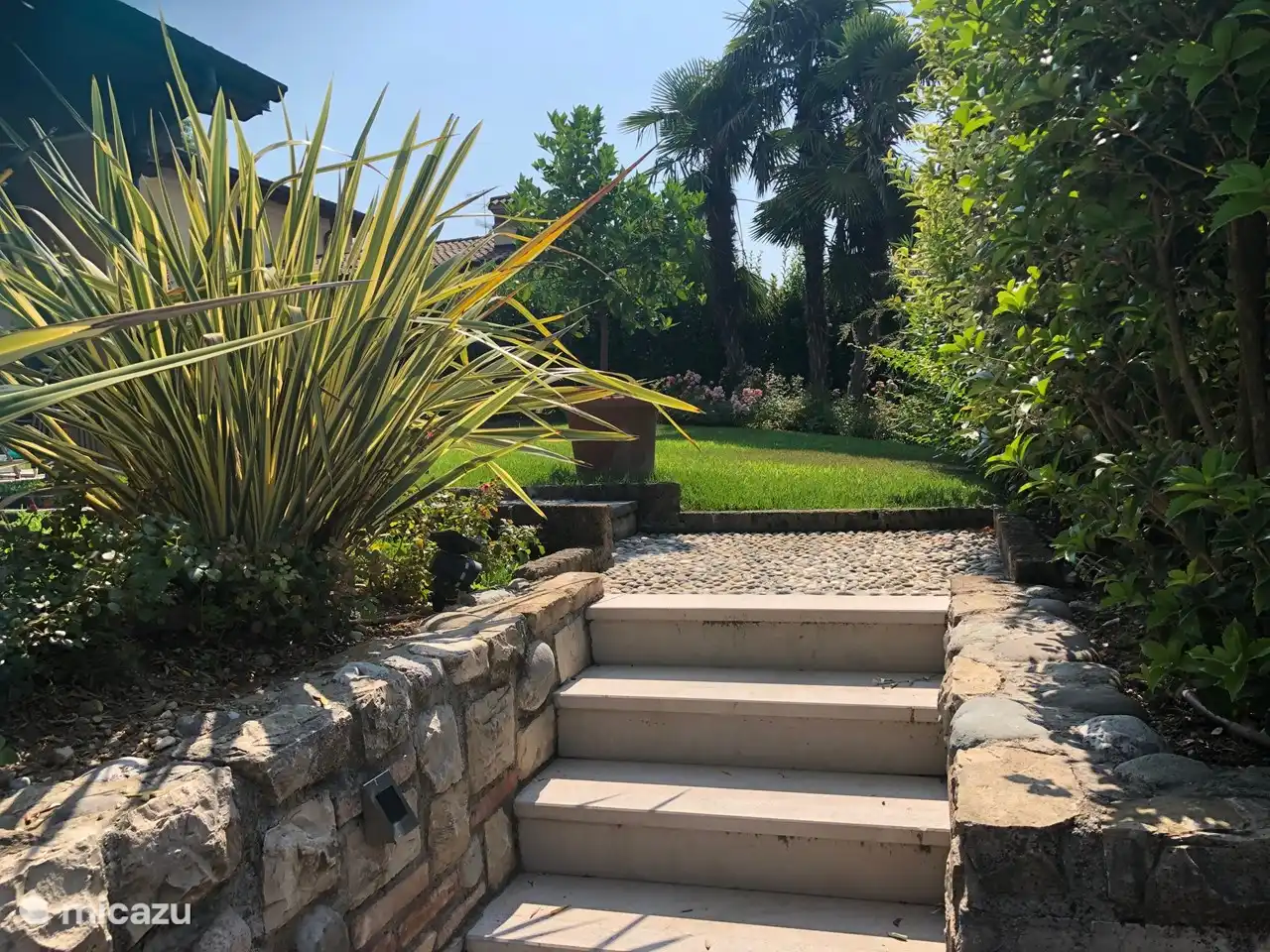 Zugang zum Garten vom Eingang.