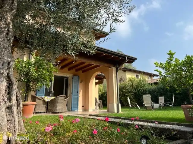 Genießen Sie Ihre geschützte Terrasse.