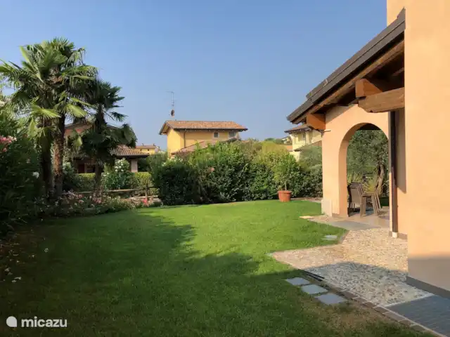 Villa Borgo Venzago | Italie, Lac de Garde, Desenzano del Garda - villa La paix et l'espace, c'est ce que dégage ce Borgo avec seulement des résidents italiens.