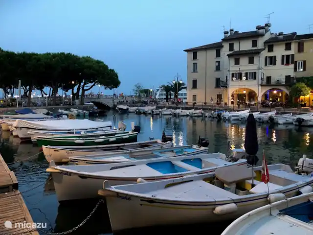 Villa Borgo Venzago | Italie, Lac de Garde, Desenzano del Garda - villa Desenzano par une chaude soirée d'été.