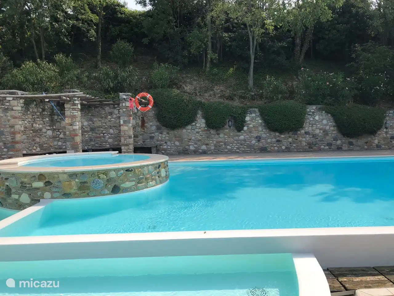 Vom Kinderbecken und Whirlpool