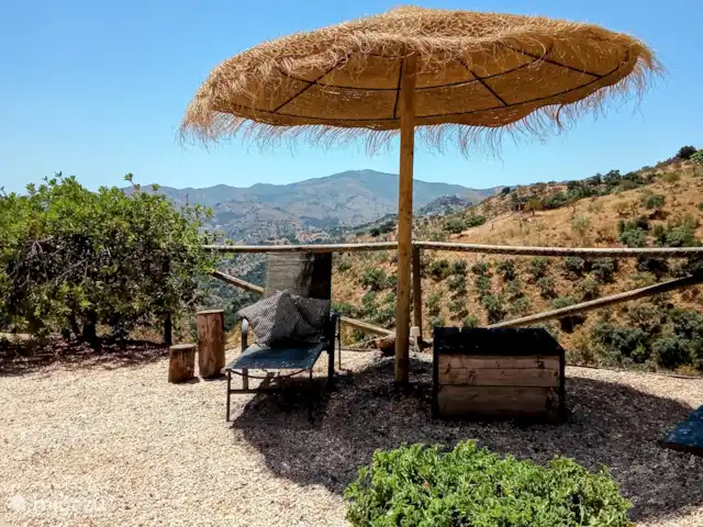 Villa de vacances de luxe, Finca Nirvana | Espagne, Andalousie, Colmenar - maison de vacances Zone ombragée près de la terrasse