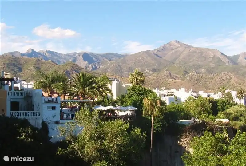 Nerja es un buen lugar (turístico) para visitar para un viaje agradable en la región.