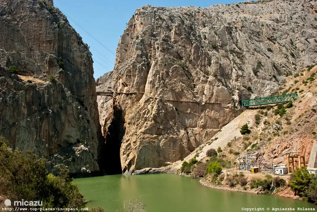 Zona de paseo 'El Caminito del Rey'. Los senderos han sido restaurados y accesibles para los excursionistas desde junio de 2015. Hay mucho interés en esta área especial y se recomienda reservar con mucha anticipación. En el Facebook de Finca Nirvana hay unos buenos videos sobre esto.