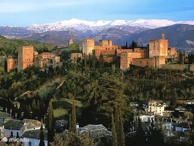 Villa de vacances de luxe, Finca Nirvana | Espagne, Andalousie, Colmenar - maison de vacances L'Alhambra à Grenade où, en plus du soleil, on peut skier à quelques km dans la Sierra Nevada