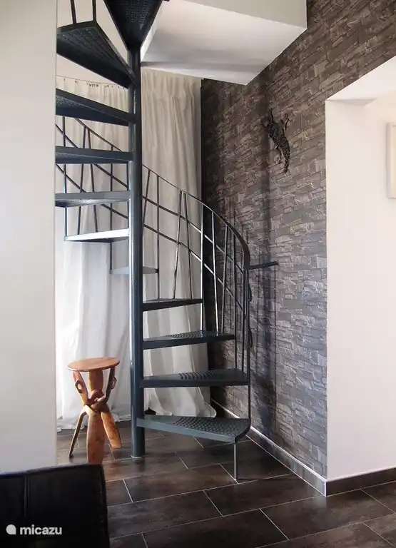 Todo el acero está hecho en un patrón de diseño propio especialmente para Finca Nirvana