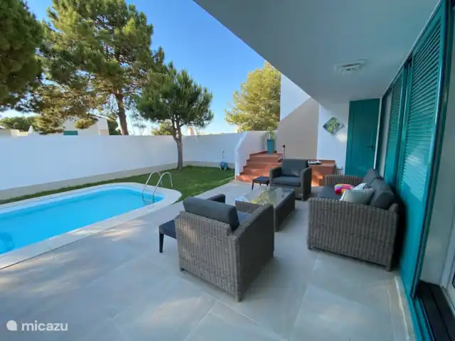 Casa Carpe Diem | Portugal, Algarve, Alvor - villa Belle terrasse avec carrelage et piscine au sel (pas de chlore) attenante au salon. Dans le
l'ombre de l'après-midi sur le salon !