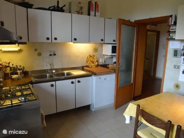 Location de Vacances Italie, Ombrie, Bettona, villa - Belle maison de vacances avec piscine La cuisine confortable est le cœur de la maison.