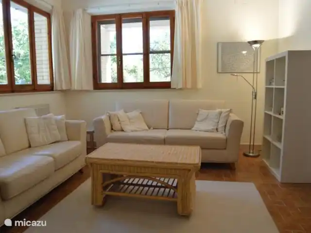 Location de Vacances Italie, Ombrie, Bettona, villa - Belle maison de vacances avec piscine Séjour appartement au rez-de-chaussée.