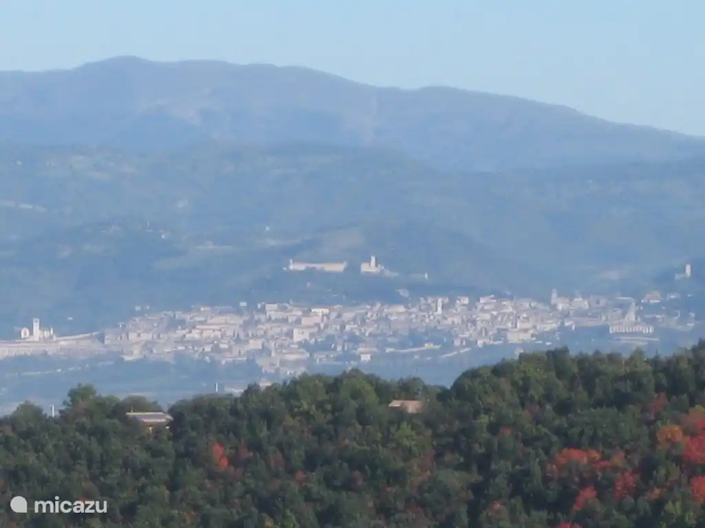 Vista desde el balcón de Asís y Monte Subasio