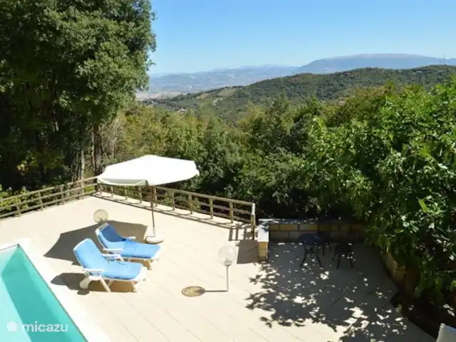 Location de Vacances Italie, Ombrie, Bettona, villa - Belle maison de vacances avec piscine La belle vue depuis le balcon.