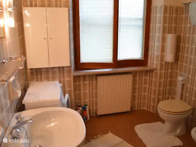 Location de Vacances Italie, Ombrie, Bettona, villa - Belle maison de vacances avec piscine La salle de bain marron