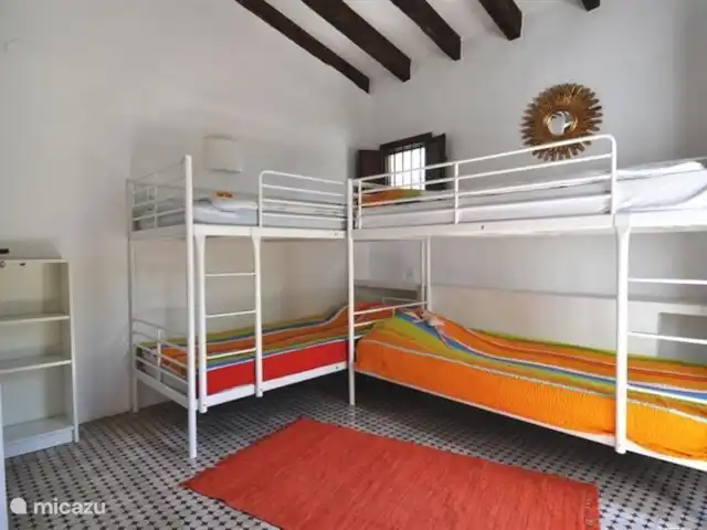 Finca Los Monteros | Espagne, Costa Blanca, Benissa - finca Chambre spacieuse avec 2 lits superposés - parce que dormir ensemble est tellement plus amusant pour les enfants !