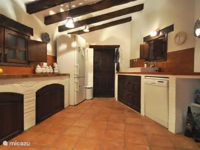 Finca Los Monteros | Espagne, Costa Blanca, Benissa - finca Cuisine de finca atmosphérique, avec tout le confort (grand réfrigérateur, lave-vaisselle, etc.).