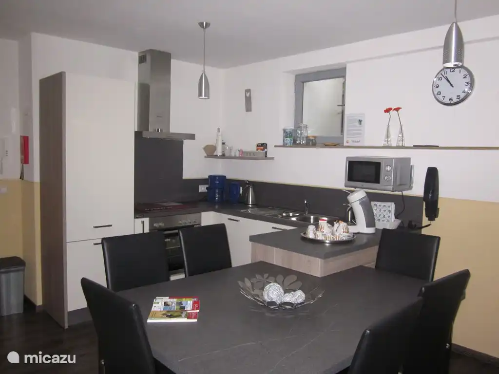 Kitchen angesehen von der anderen Seite. Die Küche ist komplett mit allen modernen Annehmlichkeiten ausgestattet.