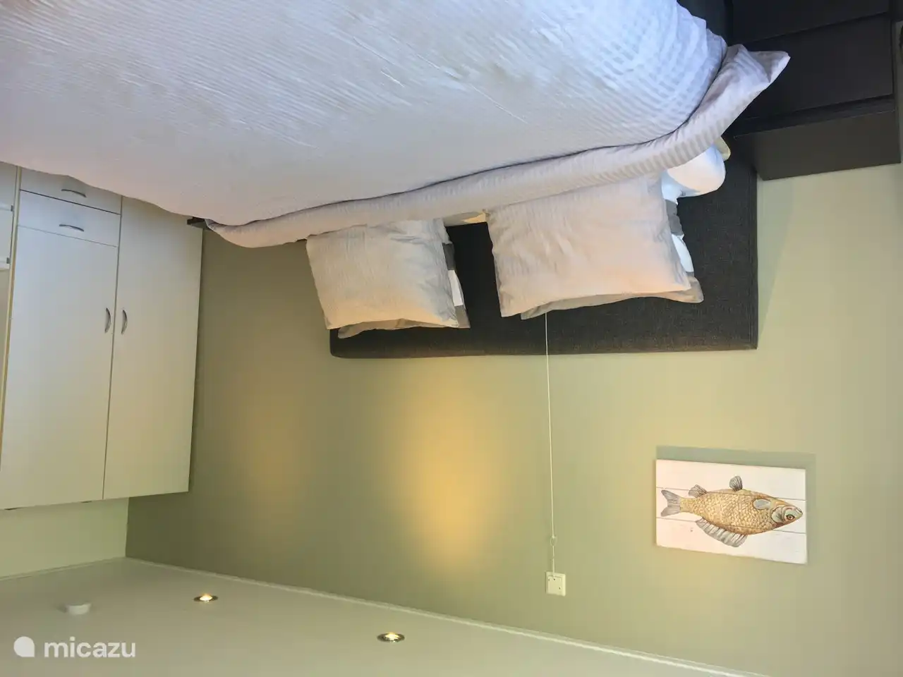 zusätzliches Schlafzimmer mit zweitem ensuite Badezimmer mit Dusche und WC im Chalet.