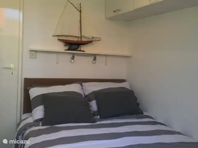 Le Tureluur | Pays-Bas, Zélande, Renesse - bungalow Chambre n°2 avec un lit double.
petites chambres confortables avec beaucoup de lumière et de nombreux rangements