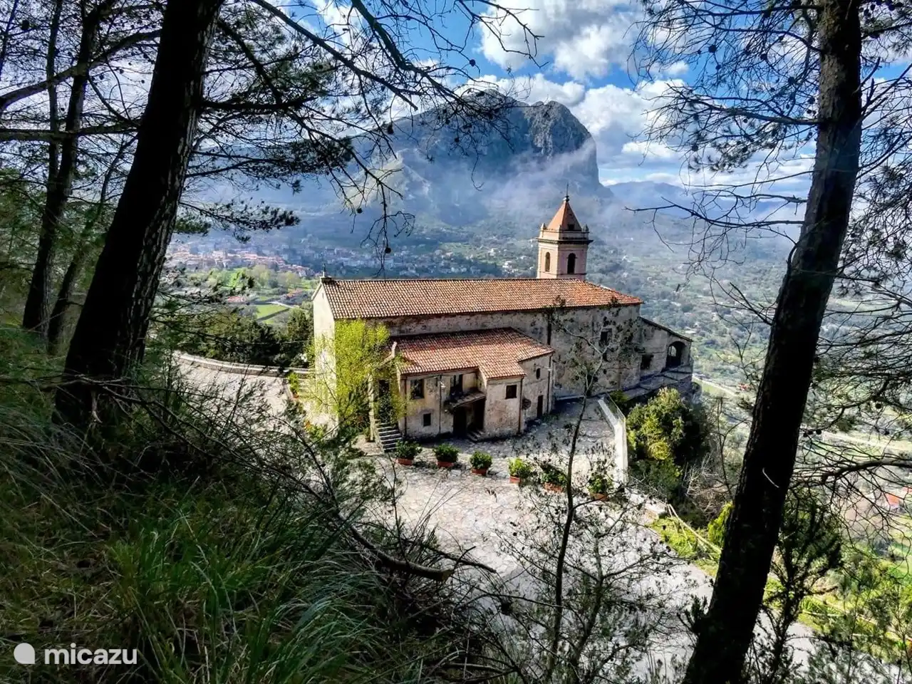 Iglesia de Pietra Santa donde comienza la pista de fitness