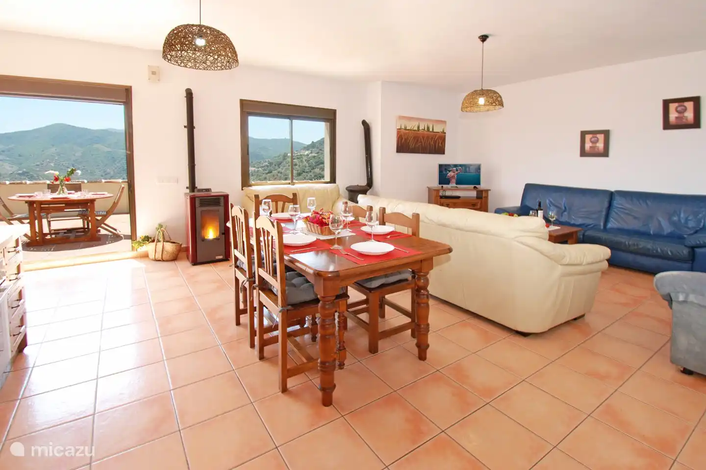 Machen Sie es sich gemütlich und genießen Sie es auch drinnen.