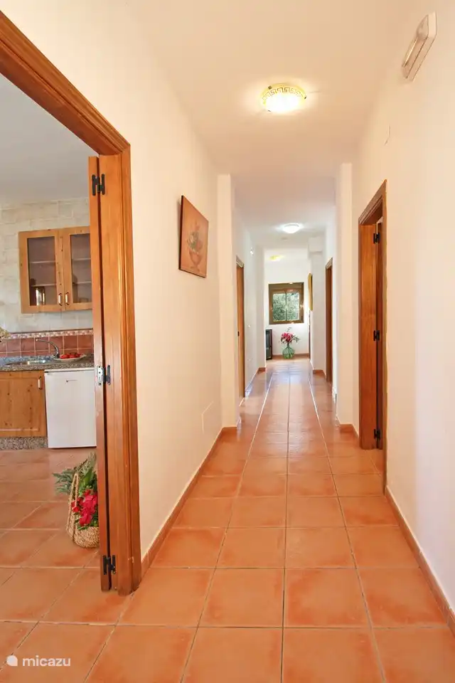 Viele Türen, also viel Platz. Sie sind hier mit Ihrer Reisegruppe wirklich nicht auf den Lippen des anderen.