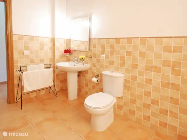 Villa Los Poyatos, Comares | Espagne, Costa del Sol, Comares - villa Une des trois salles de bain.