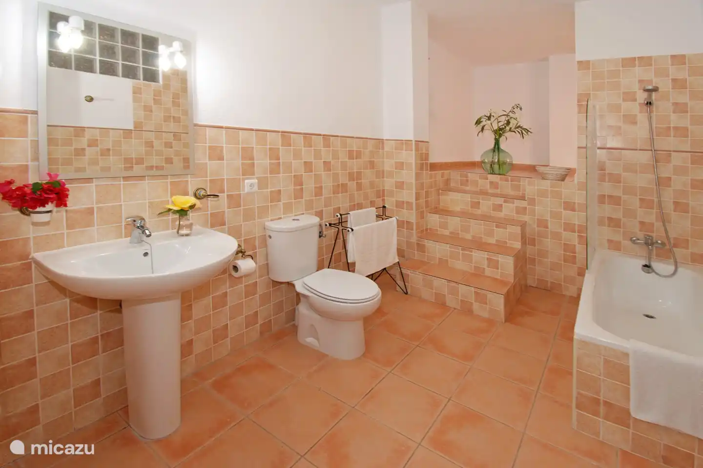 Dies ist mit Bad / Dusche.