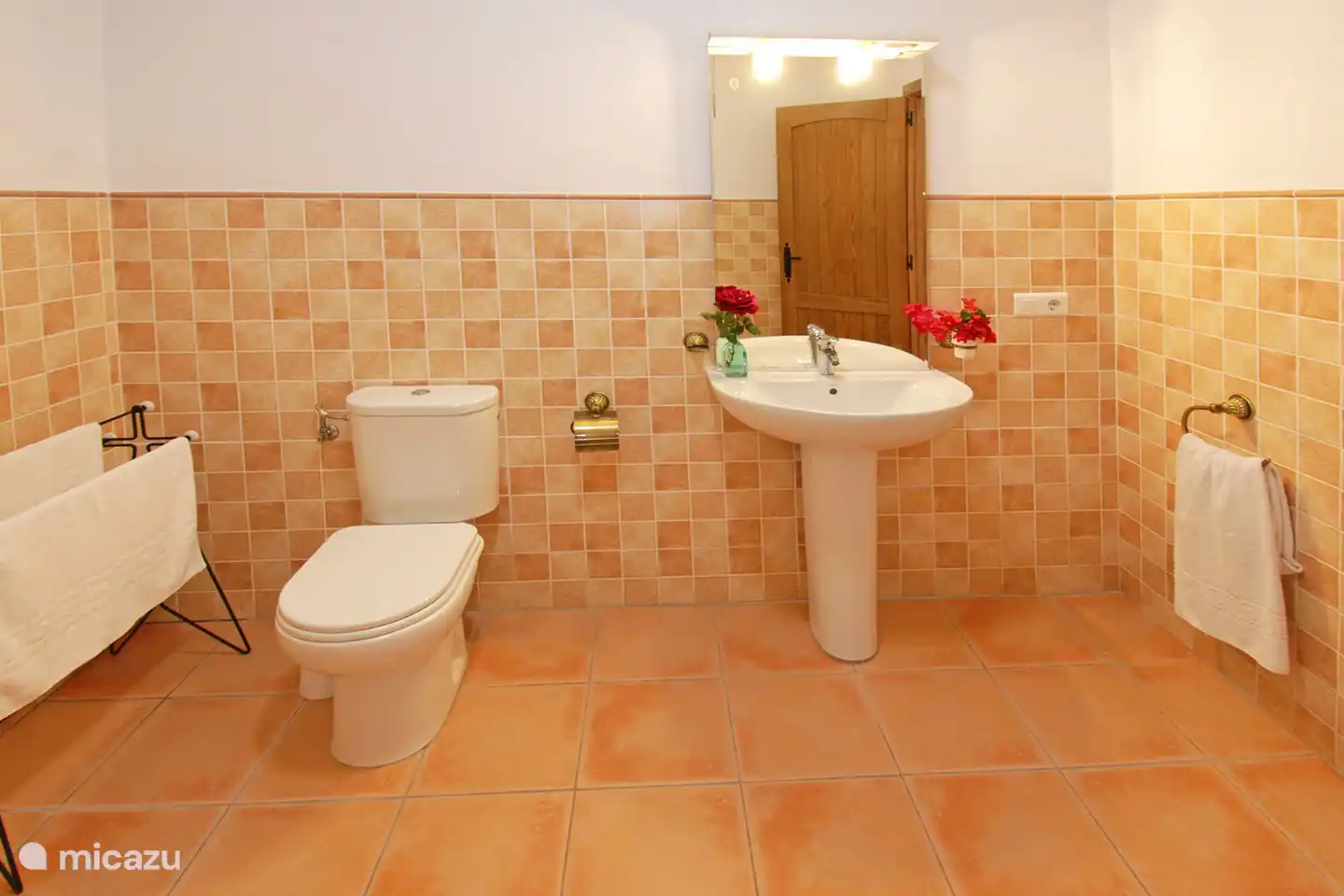 Alle unsere Badezimmer sind geräumig, genau wie die gesamte Villa Los Poyatos.