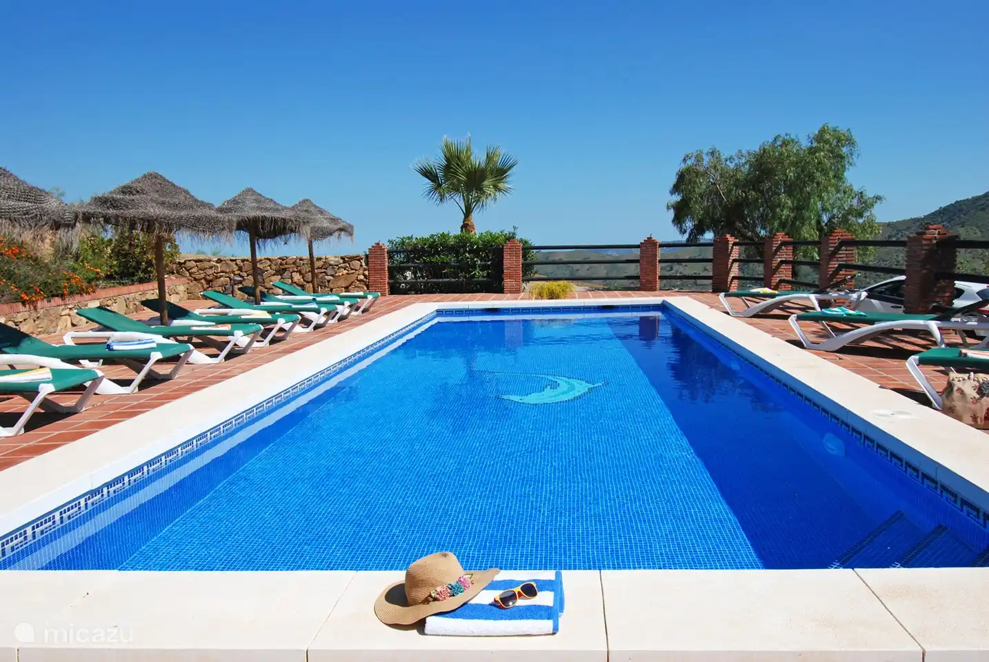 Es gibt viele Gartenmöbel, die jedem einen Platz in der Sonne bieten.