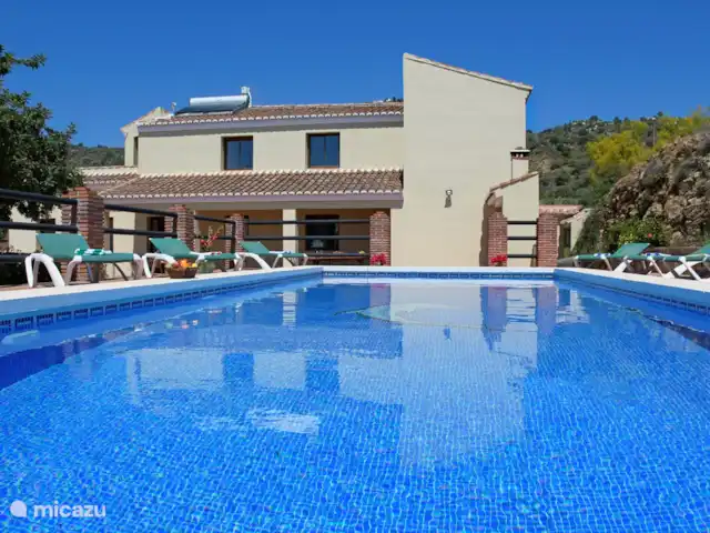Villa Los Poyatos, Comares | Espagne, Costa del Sol, Comares - villa Piscine plus grande que la normale, 11m x4m. chauffée pendant certains des mois les plus froids.