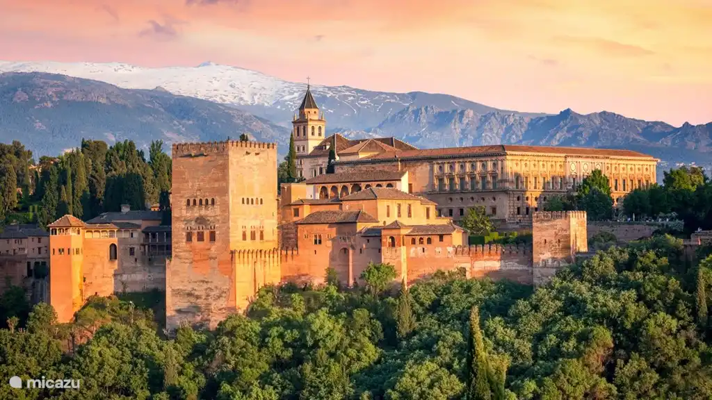 Granada und die Alhambra. Maurische Kunst und Architektur. Schönheit.