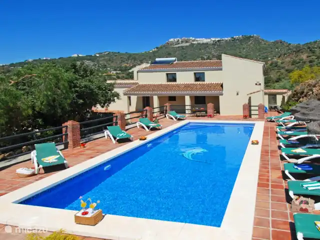 Villa Los Poyatos, Comares | Espagne, Costa del Sol, Comares - villa Notre piscine mesure 11 mètres sur 4 et peut être chauffée.