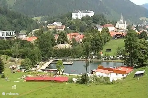 Mit mehr als 200 Sonnentagen pro Jahr ist Freibad nur wenige Gehminuten von der Hütte ist ein willkommener Zeitvertreib.