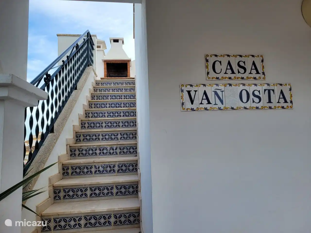 From the balcony you can go to a spacious roof terrace