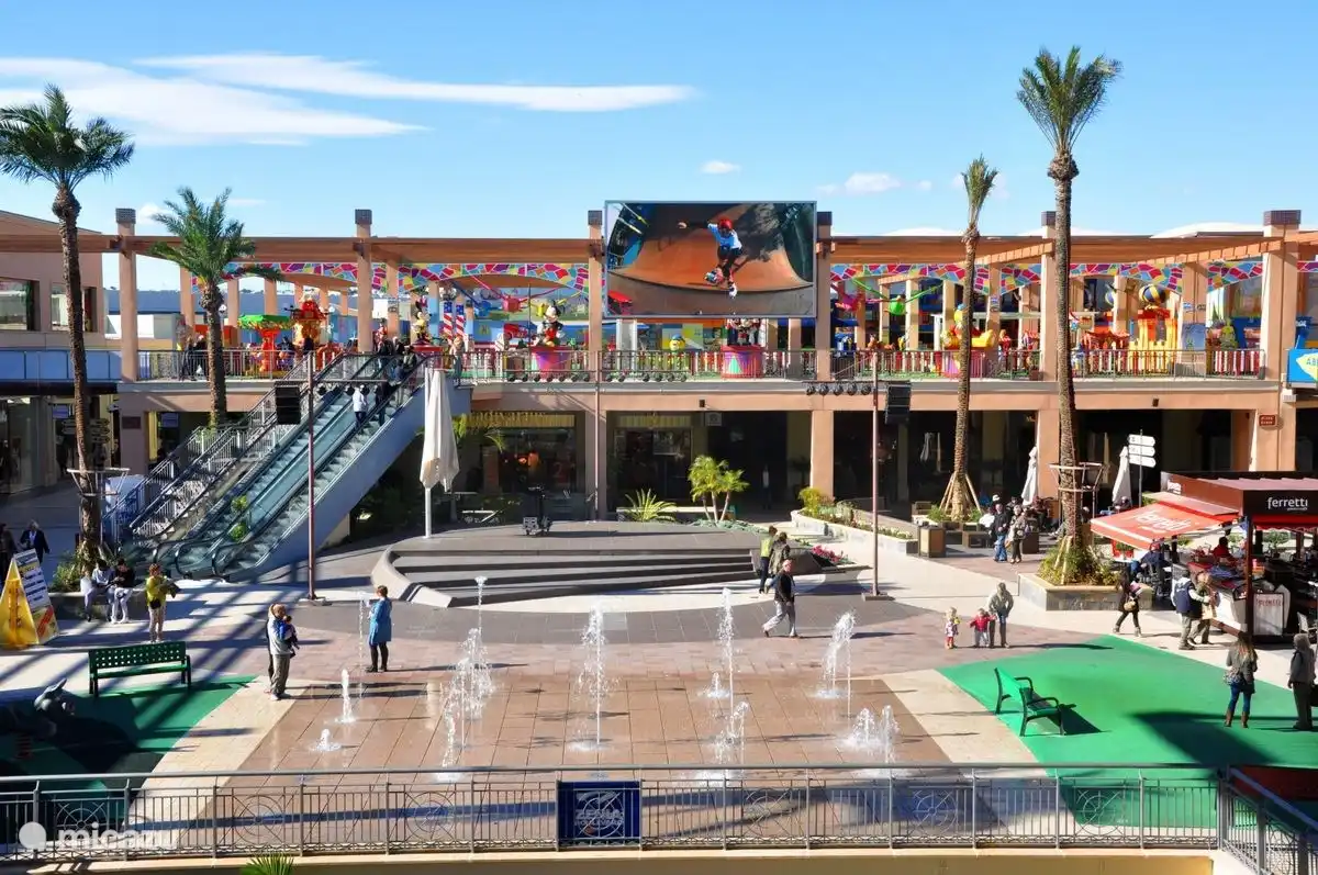 La Zenia boulevard minutes away. A day filled with fun shopping all brands located here. It is advisable to book with extra luggage for your trip, because here it is by the very favorable prices further fun.
