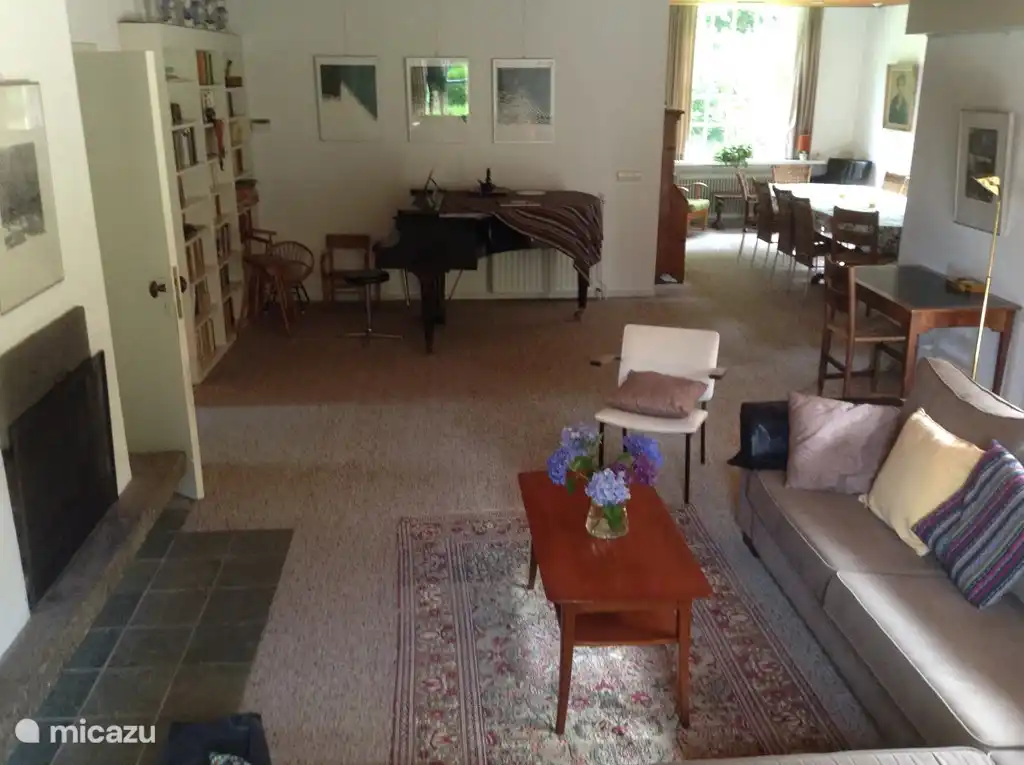 Zusammenfassung der Wohn-und Esszimmer. Mit Flügel.