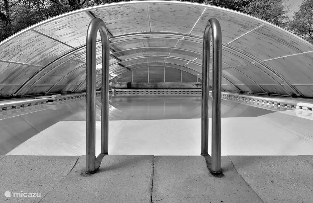 Het zwembad is overal even diep (1.50 m) (foto Johan Rebergen)