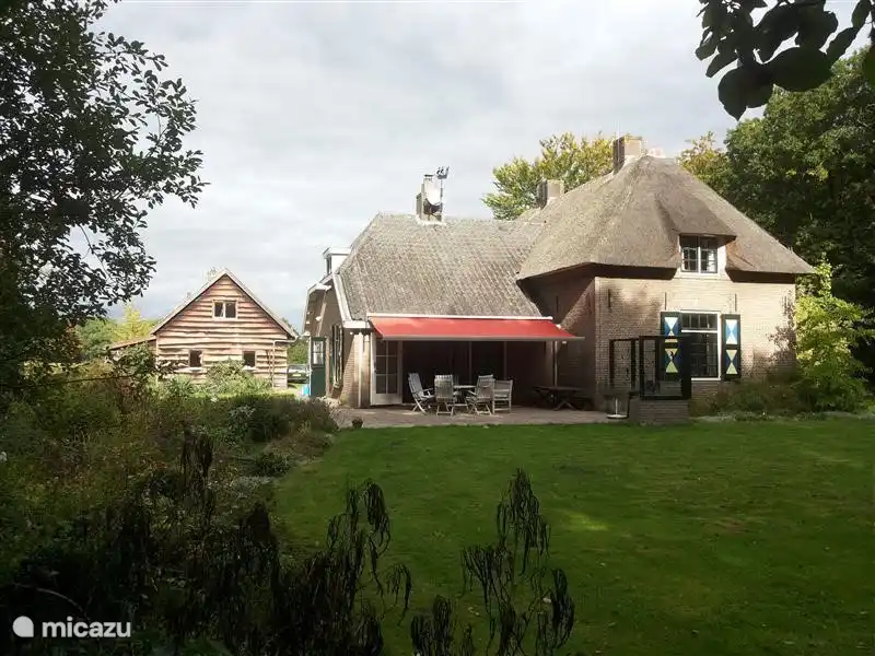 Scheune mit platz fur 1 Auto.