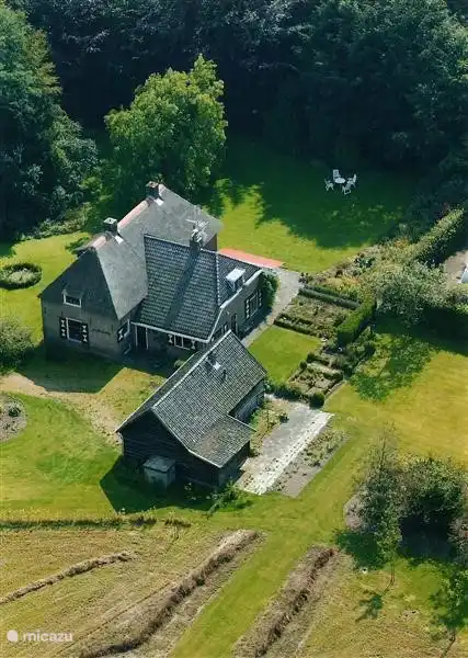 Luftaufnahme mit Pool einfach nicht darauf.