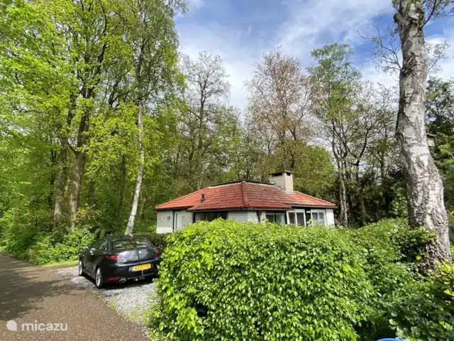 Sparrendal huren in Nederland, Gelderland, Ermelo - bungalow Vakantiehuis met eigen parkeerplek. Eventuele extra auto's kun je 20 m. verder plaatsen op het parkeerterrein.