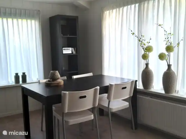 Sparrendal huren in Nederland, Gelderland, Ermelo - bungalow Eethoek