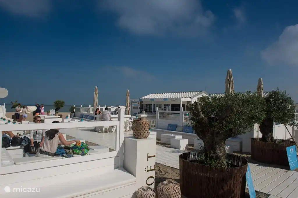 beach club op 300 meter