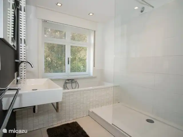 villa huren in België, Belgische Kust, Knokke – Villa De Mier - La Fourmi badkamer 1e verdieping