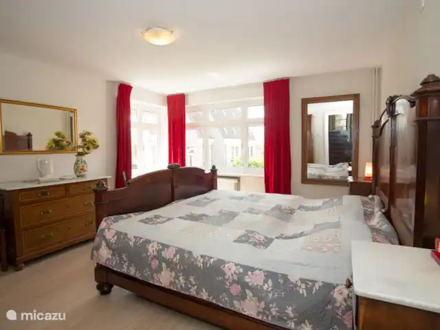 villa huren in België, Belgische Kust, Knokke – Villa De Mier - La Fourmi slaapkamer met eigen wastafel